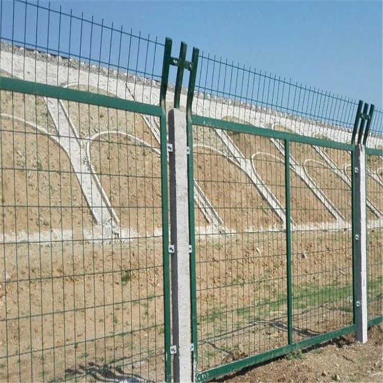 铁路防护栅栏案例展示图片3