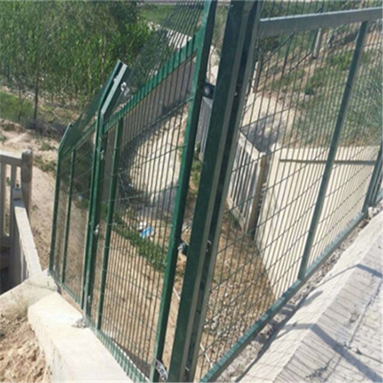 湖北铁路防护栅栏案例展示图片4