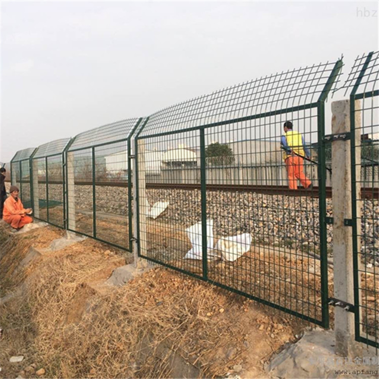 铁路防护栅栏案例展示图片3