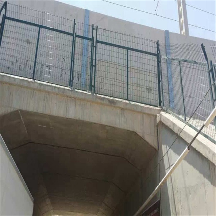 铁路防护栅栏案例展示图片2