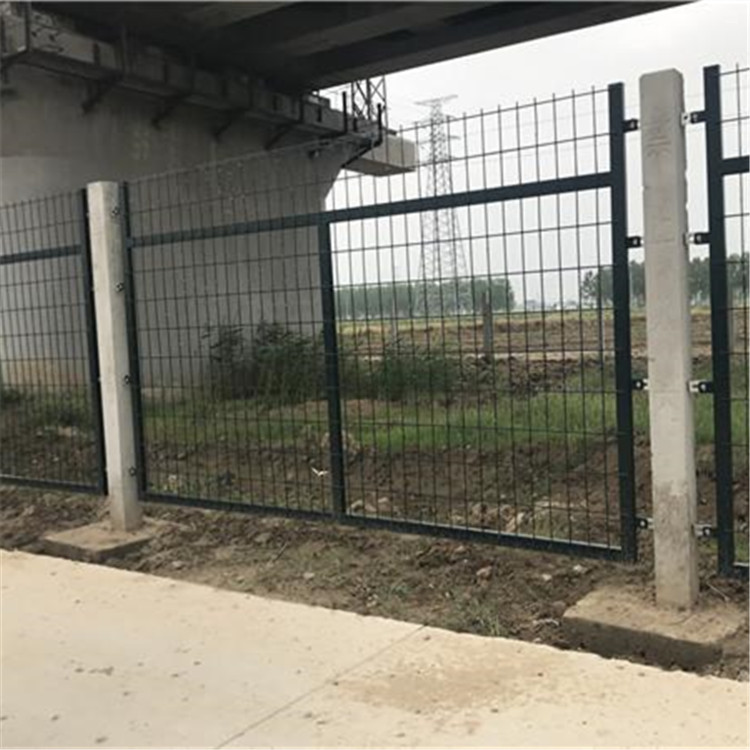 甘肃高铁防护栅栏案例展示图片2