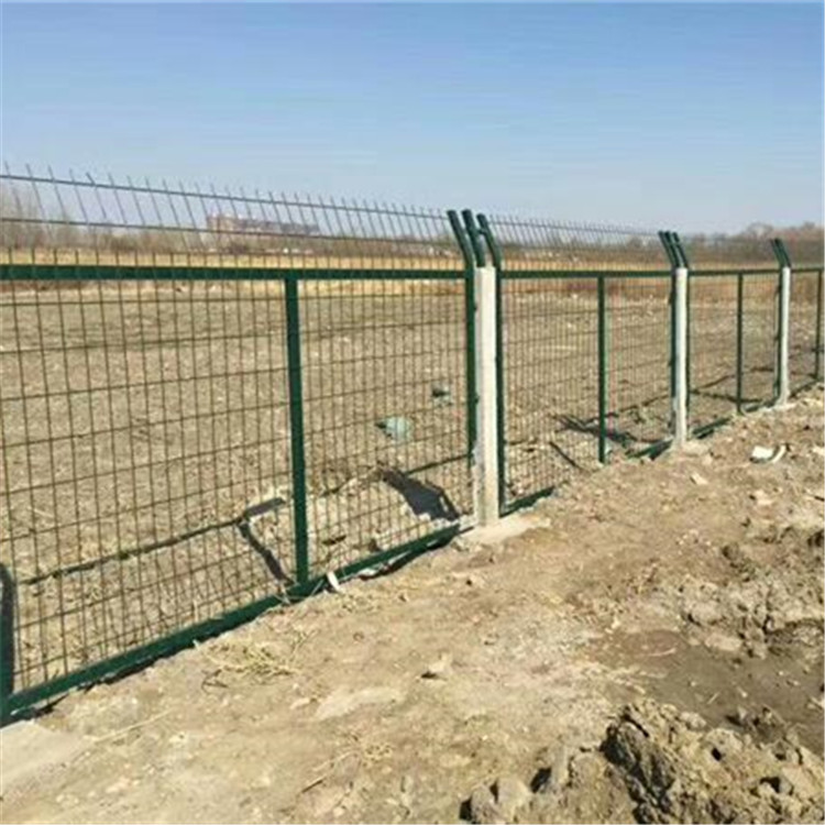 甘肃高铁防护栅栏案例展示图片4